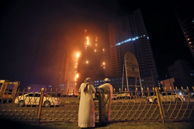Τεράστια φωτιά σε ουρανοξύστες με κατοικίες στα Εμιράτα